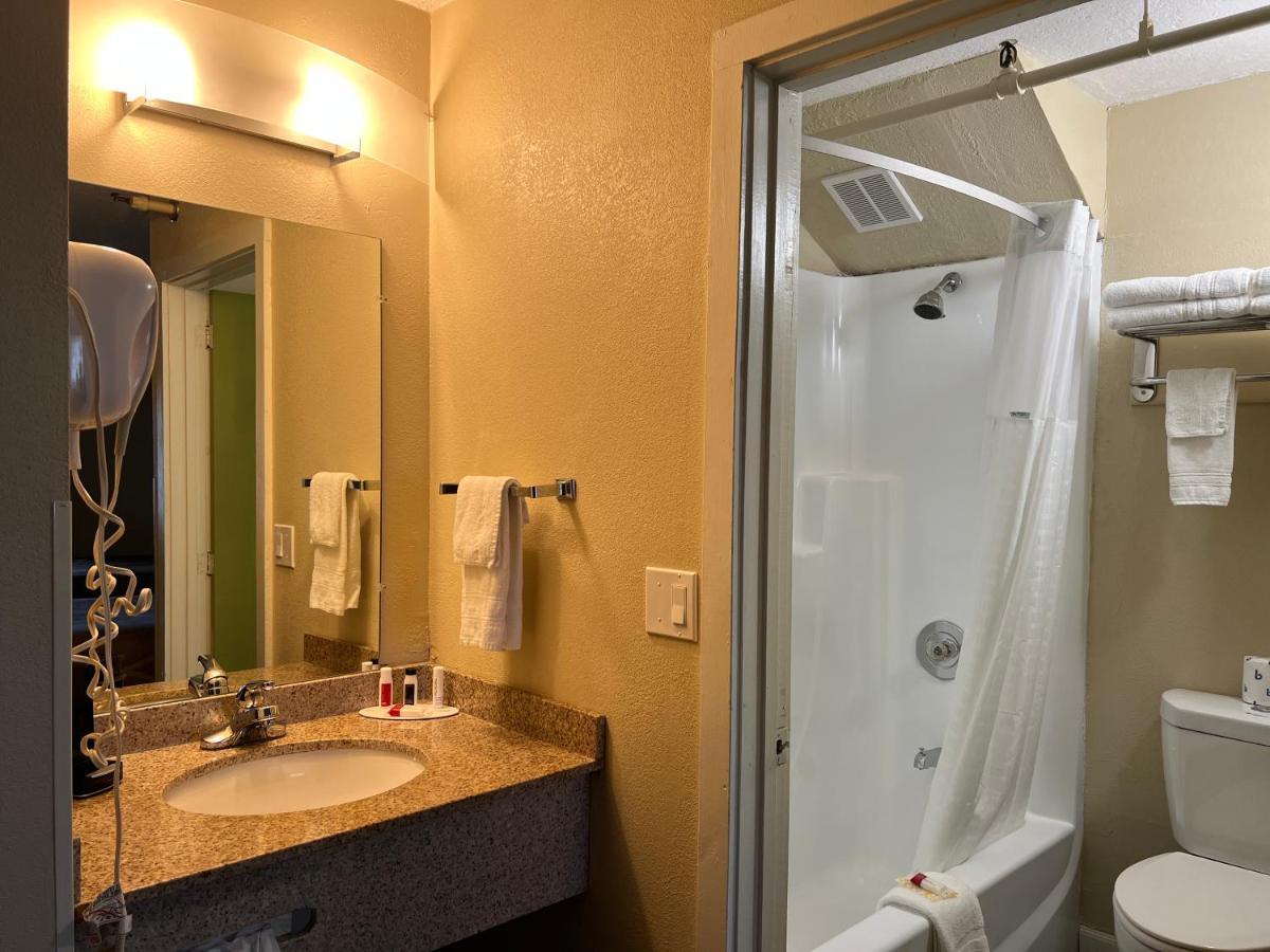 Super 8 By Wyndham Bangor Exterior foto